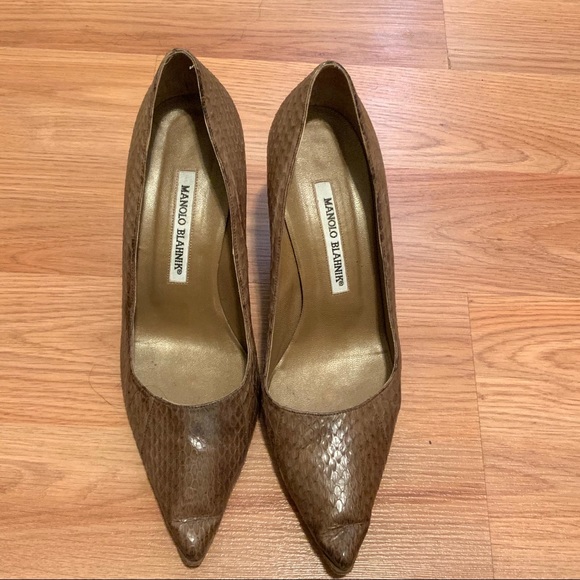 Manolo Blahnik Snakeskin Pointed Toe Pumps - 8 - Picture 3 of 8